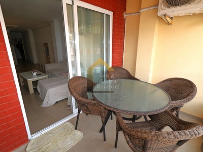 Ático en venta en Torrevieja, con 3 dormitorios, baño y terraza