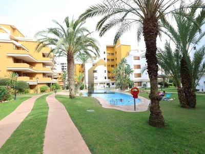 Ático en venta en Orihuela Costa, Punta Prima, con 2 dormitorios, baño, plaza de garaje, trastero y terraza
