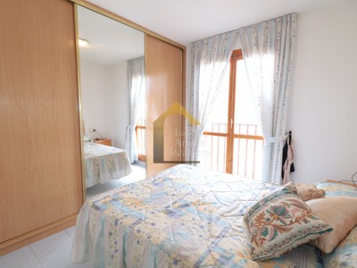 Ático en venta en Torrevieja, con 2 dormitorios, baño y balcón