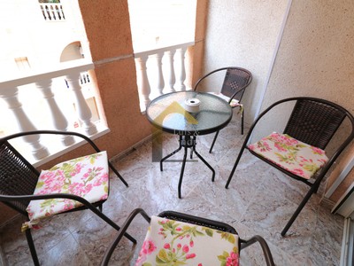 Apartamento en venta en Torrevieja, con 2 dormitorios, baño y balcón