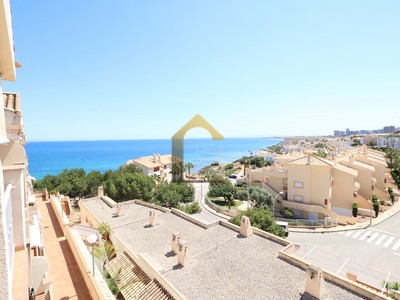 Apartamento en venta en Orihuela Costa, con 3 dormitorios, 2 baños, plaza de garaje, trastero y terraza