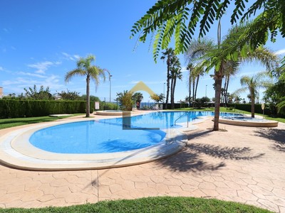 Ático en venta en Pilar De La Horadada, con 2 dormitorios, 2 baños, plaza de garaje, trastero, balcón y terraza
