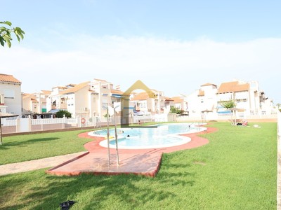 Bungalow en venta en Orihuela Costa, con 2 dormitorios y baño