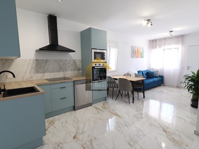 Adosado en venta en Torrevieja, con 3 dormitorios, 2 baños, plaza de garaje, terraza y terreno