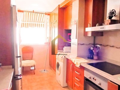 Apartamento en venta en Torrevieja, con 2 dormitorios, 2 baños, plaza de garaje y trastero