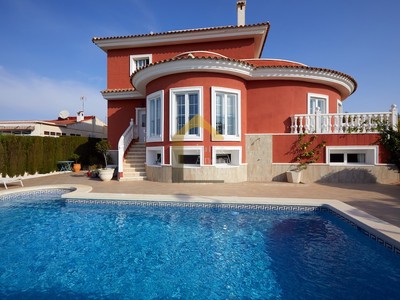 Chalet en venta en Ciudad Quesada, con 5 dormitorios, 4 baños, trastero, 3 terrazas y terreno