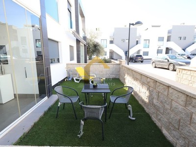 Bungalow en venta en Orihuela Costa, con 2 dormitorios, 2 baños y plaza de garaje