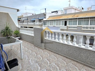 Ático en venta en Torrevieja, con 3 dormitorios, 2 baños y terraza