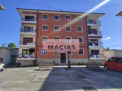 Piso en venta en Muxika, Barrio Ugarte, con 3 dormitorios, baño y balcón