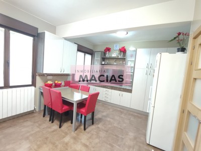 Piso en venta en Gernika-lumo, Centro, con 2 dormitorios, 2 baños, trastero y 2 balcones