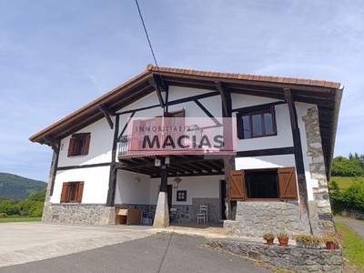Caserío en venta en Gauteguiz - Arteaga, con 4 dormitorios, 2 baños, trastero, balcón, 2 terrazas y terreno