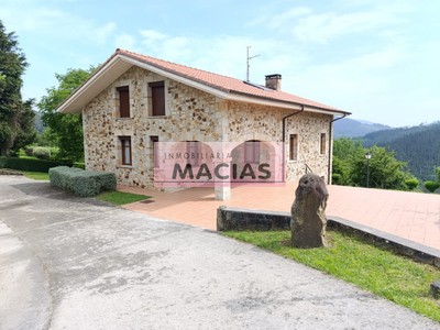 Chalet en venta en Mendata, con 5 dormitorios, 2 baños, 4 plazas de garaje, trastero, balcón, terraza y terreno