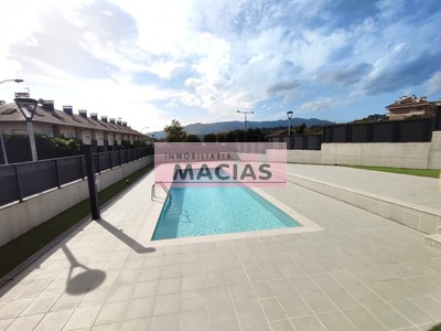 Piso en venta en Gernika-lumo, Gipuzkoa, con 3 dormitorios, 2 baños, plaza de garaje y 98 terrazas