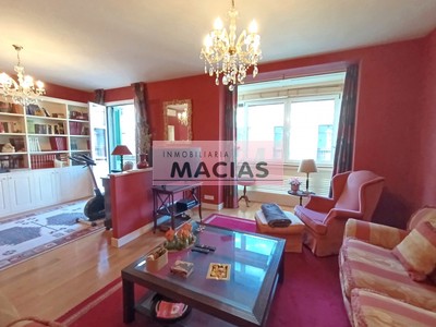 Piso en venta en Gernika-lumo, Centro, con 3 dormitorios, 2 baños y 2 balcones