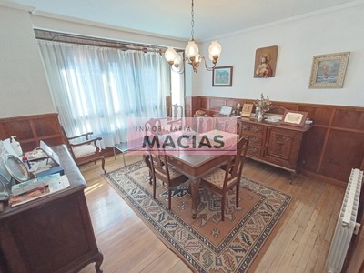 Piso en venta en Gernika-lumo, Centro, con 4 dormitorios, baño, trastero y balcón