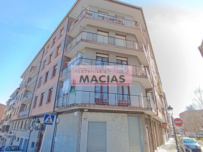 Piso en venta en Gernika-lumo, Centro, con 3 dormitorios, 2 baños, trastero y balcón