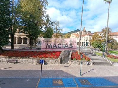 Piso en venta en Gernika-lumo, Centro, con 5 dormitorios y 2 baños