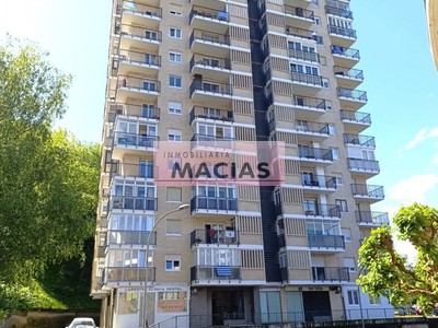 Piso en venta en Donosti, con 3 dormitorios, baño, trastero y 2 balcones