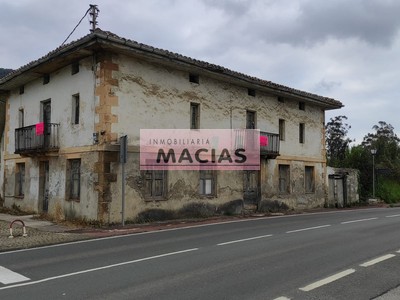 Chalet en venta en Forua, Elejalde, con 9 dormitorios, 2 baños, plaza de garaje, trastero, balcón, terraza y terreno