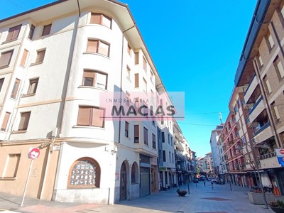 Piso en venta en Gernika-lumo, Centro, con 4 dormitorios, baño y trastero