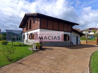 Chalet en venta en Gauteguiz - Arteaga, con 5 dormitorios, 2 baños, plaza de garaje, 3 balcones y terreno