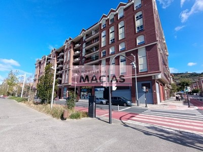 Piso en venta en Bilbao, San Ignacio, con 4 dormitorios, 2 baños, plaza de garaje, trastero y balcón