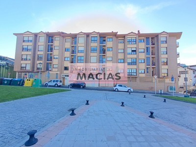 Piso en venta en Gernika-lumo, Renteria, con 3 dormitorios, 2 baños, plaza de garaje, trastero y balcón