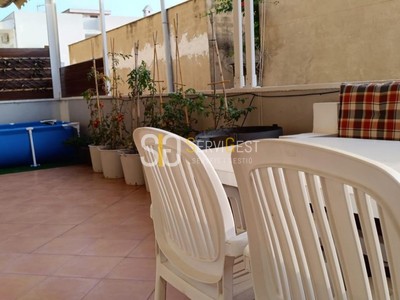 Piso en venta en Deltebre, con 2 dormitorios, baño y terraza