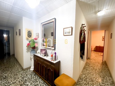 Piso en venta en Tortosa, con 4 dormitorios, baño, aseo, trastero, balcón y terraza