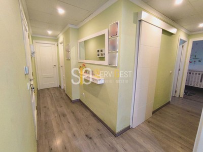 Piso en venta en Amposta, con 4 dormitorios, 2 baños y balcón