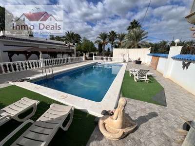 Chalet en venta en Elche, La Hoya, con 4 dormitorios, 3 baños, plaza de garaje y trastero