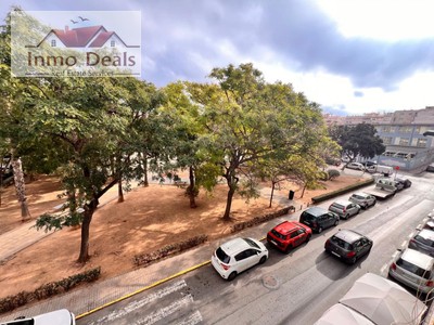 Apartamento en venta en Torrevieja, Antonio Machado, con 4 dormitorios, 2 baños y balcón