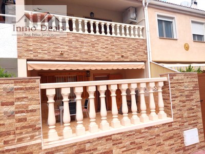 Bungalow en venta en Torrevieja, Playa Naufrgos, con 3 dormitorios, 2 baños y balcón