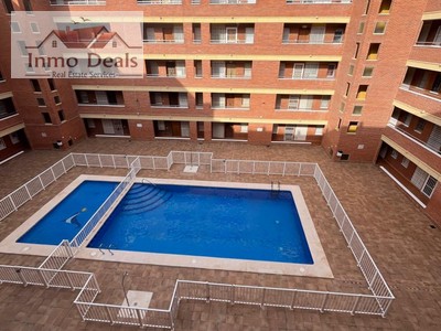 Apartamento en venta en Torrevieja, Playa Naufrgos, con 2 dormitorios, baño, plaza de garaje, balcón, terraza y terreno