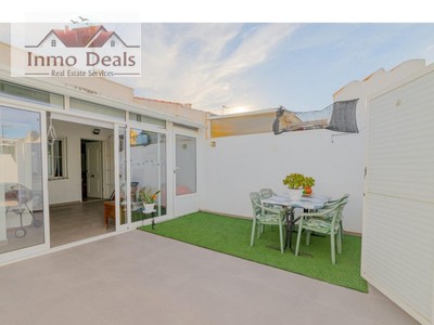 Bungalow en venta en Torrevieja, Torreta3, con 2 dormitorios, baño, plaza de garaje, trastero y balcón