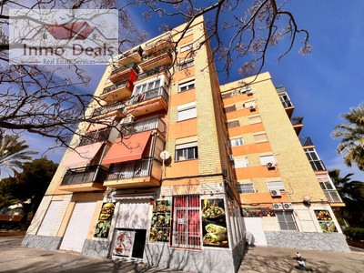 Apartamento en venta en Alicante, Colonia Requena, con 3 dormitorios, 2 baños, balcón y terraza