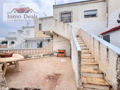 Adosado en venta en Torrevieja, Chapparal, con 2 dormitorios, baño y balcón