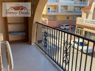 Piso en venta en Torrevieja, Playa De Los Locos, con 2 dormitorios, baño, balcón y terraza