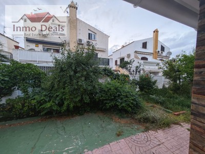 Bungalow en venta en Torrevieja, Nueva Torrevieja, con 3 dormitorios, baño y trastero