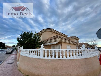 Chalet en venta en Orihuela Costa, Los Altos De Eden, con 3 dormitorios, 2 baños, plaza de garaje, trastero, 2 balcones y terreno