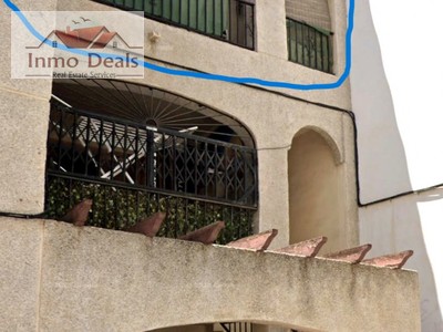 Duplex en venta en Torrevieja, Playa Acequion, con 3 dormitorios, baño, 2 balcones, 2 terrazas y terreno