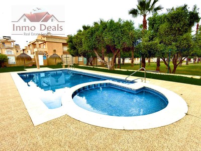 Casa en venta en Torrevieja, Aguas Nuevas, con 2 dormitorios, 2 baños, plaza de garaje y 2 balcones