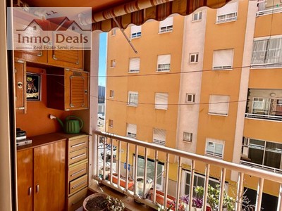 Apartamento en venta en Torrevieja, Piscinas Naturales, con 2 dormitorios, baño, plaza de garaje, trastero y balcón