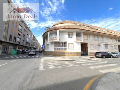Apartamento en venta en Torrevieja, con 2 dormitorios, baño y balcón