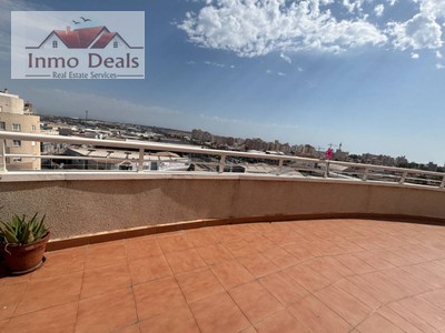 Ático en venta en Torrevieja, El Molino, con 3 dormitorios, baño, aseo y balcón