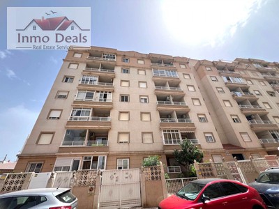 Apartamento en venta en Torrevieja, Nueva Torrevieja, con 2 dormitorios, baño y terraza