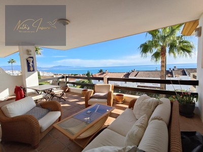 Ático en venta en Manilva, Sabinillas, con 2 dormitorios, 2 baños, plaza de garaje, balcón y terraza