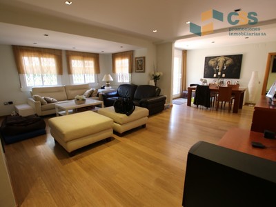 Duplex en venta en Barcelona, Les Corts, con 5 dormitorios, 2 baños, trastero y 2 terrazas