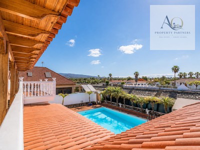 Casa en venta en Maspalomas, con 7 dormitorios, 4 baños, aseo, 2 plazas de garaje, trastero, balcón, 5 terrazas y terreno