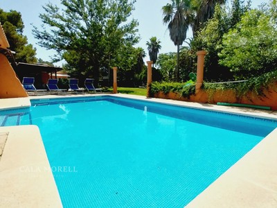 Casa rural de lujo en venta en Mahón - Llucmaçanes con terreno y garaje privado